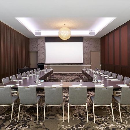 Holiday Inn Warwick Farm By Ihg Exterior photo