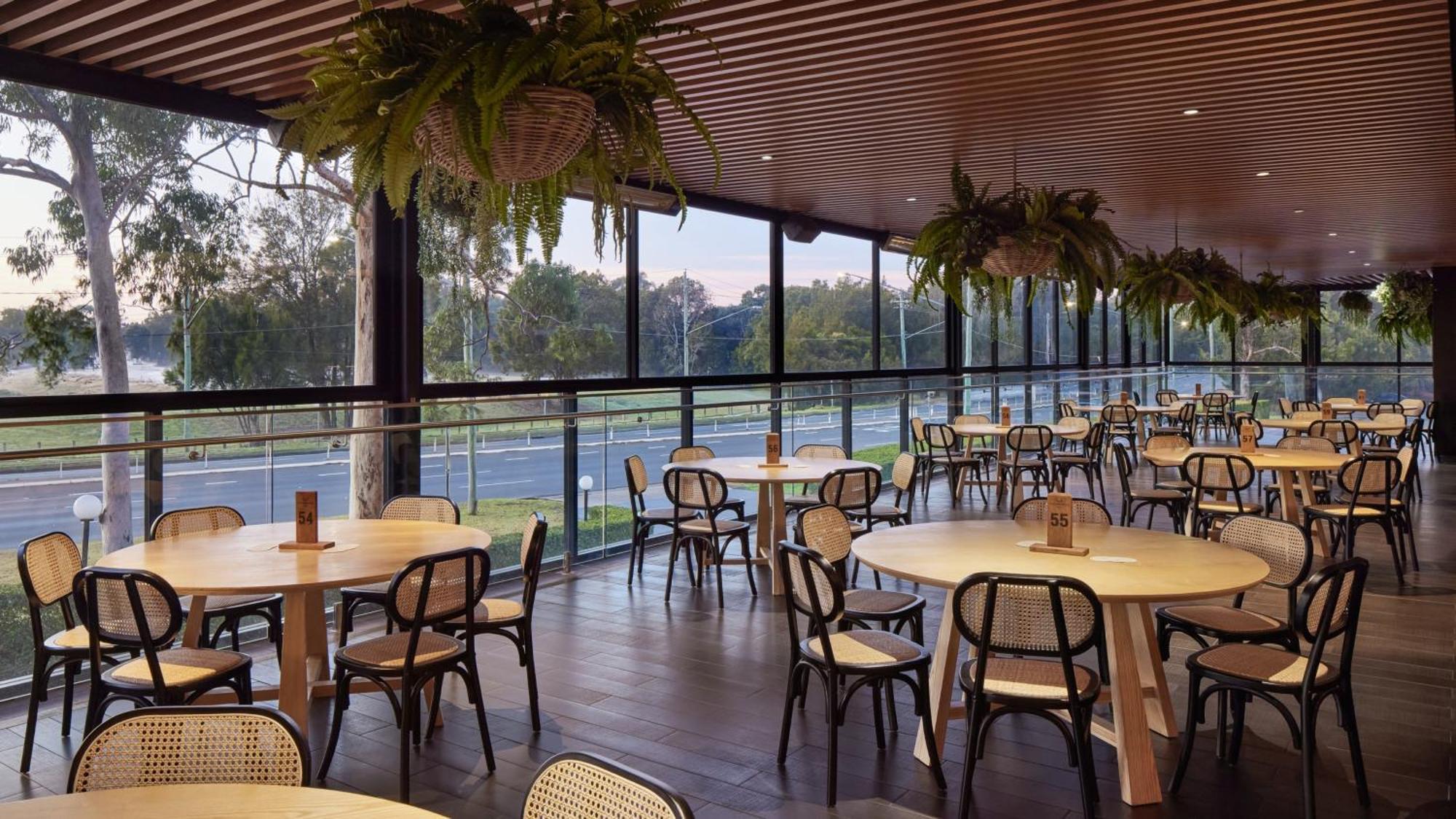 Holiday Inn Warwick Farm By Ihg Exterior photo