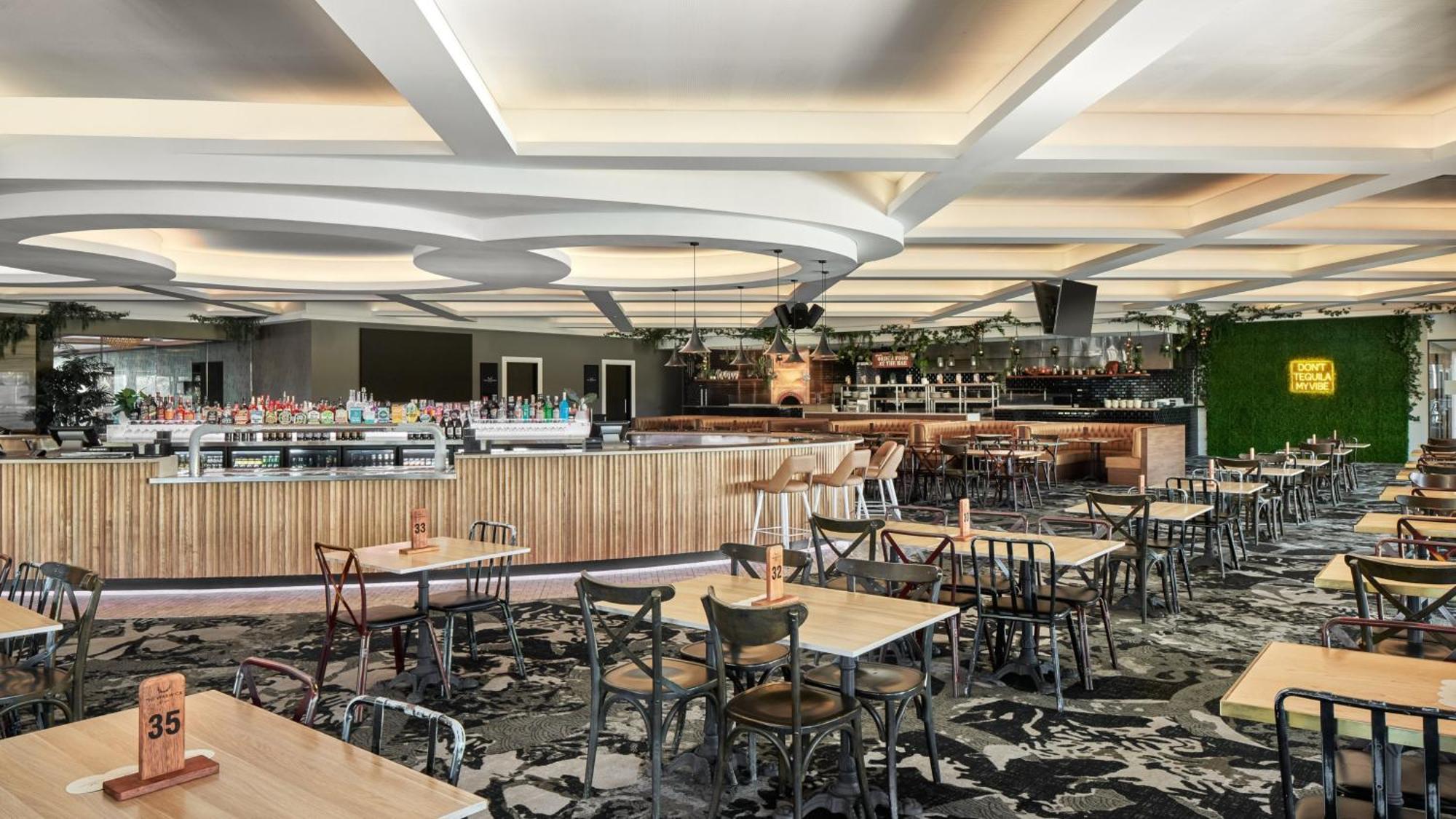 Holiday Inn Warwick Farm By Ihg Exterior photo