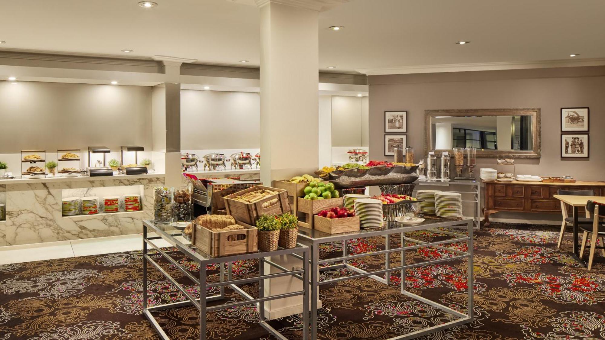 Holiday Inn Warwick Farm By Ihg Exterior photo
