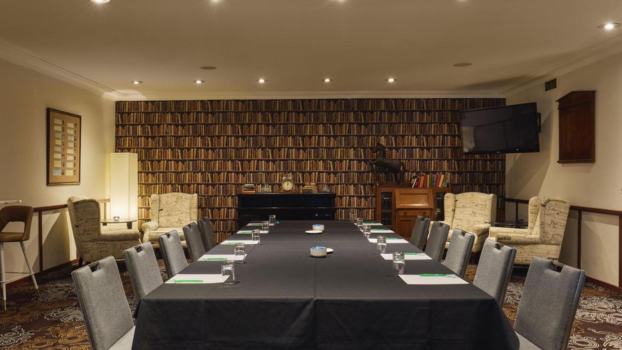 Holiday Inn Warwick Farm By Ihg Exterior photo