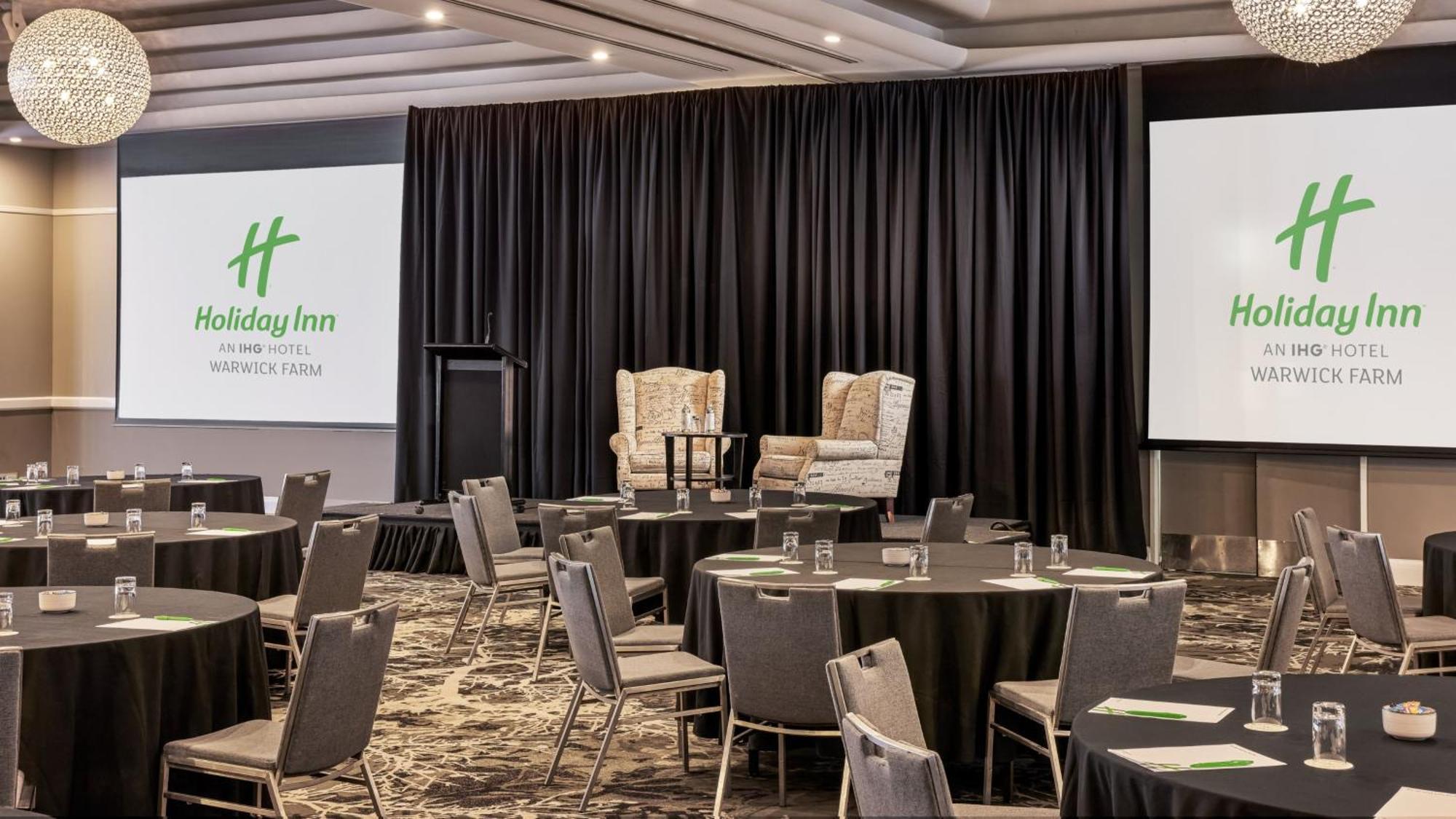 Holiday Inn Warwick Farm By Ihg Exterior photo