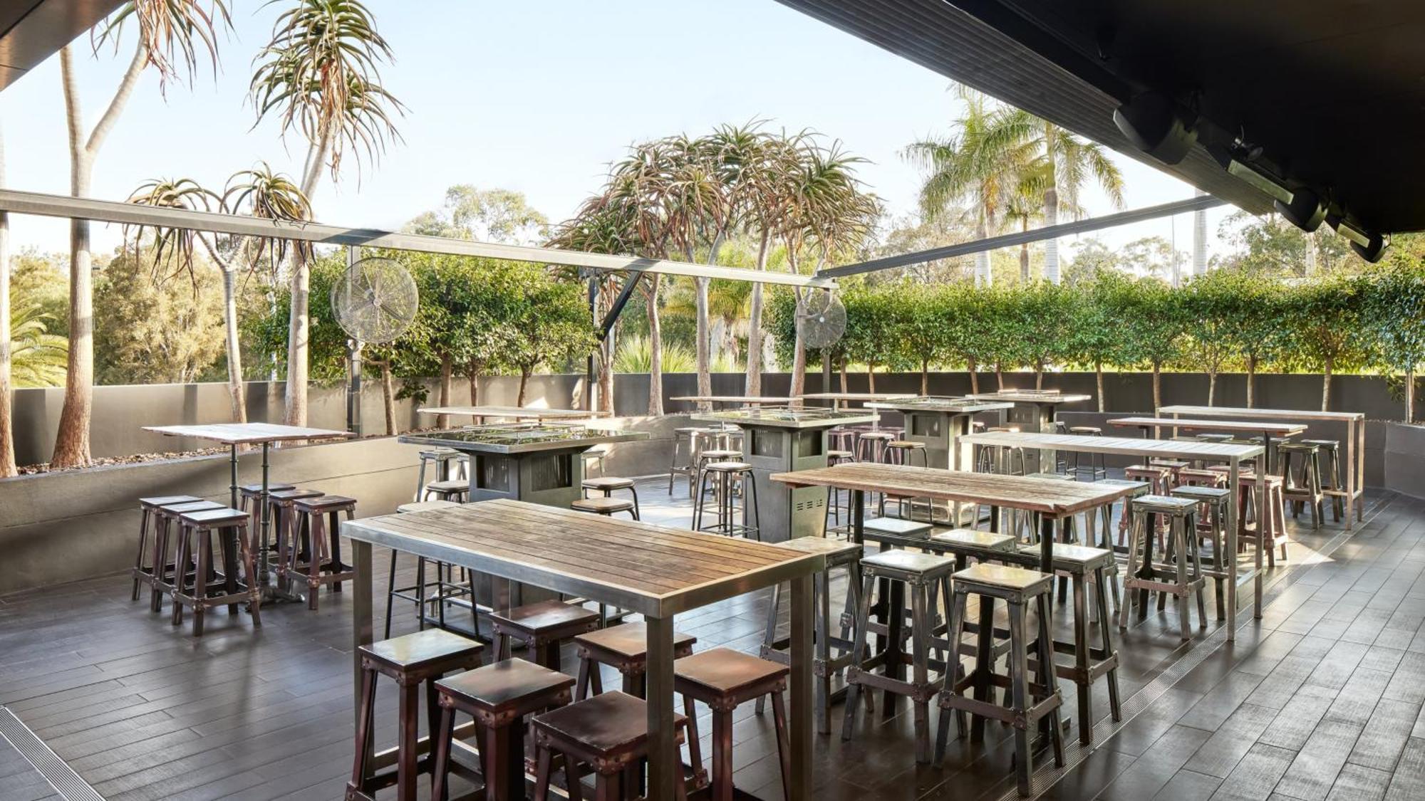 Holiday Inn Warwick Farm By Ihg Exterior photo